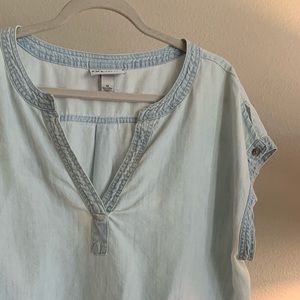 Faded light blue “denim” casual blouse XL.